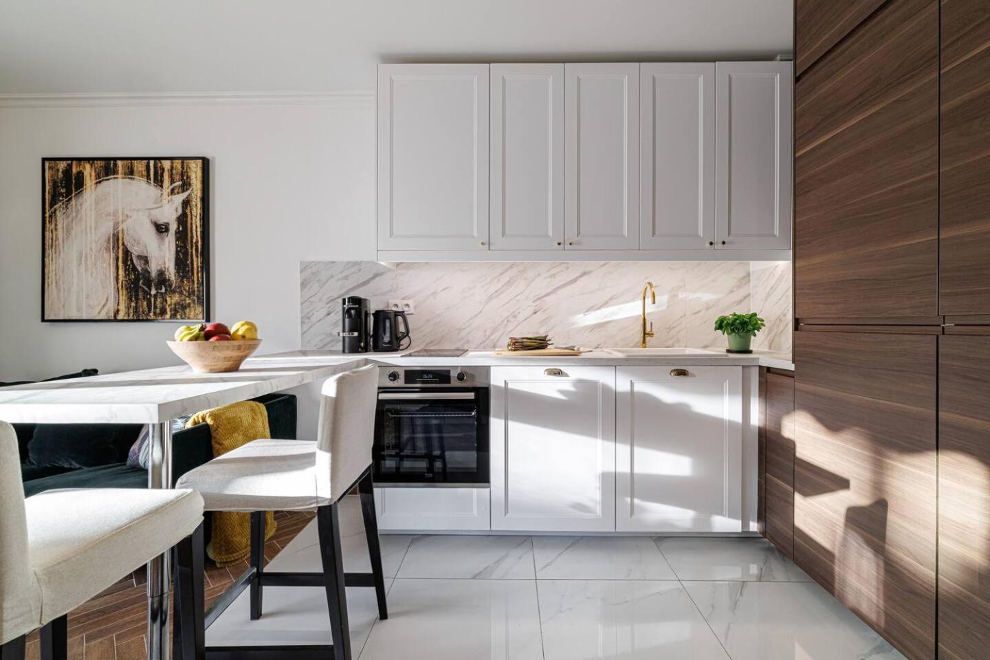 Apartment Sunlight - Suze Modern *